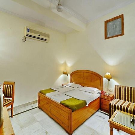 Mahalaxmi Plaza Hotel Faridabad Bagian luar foto