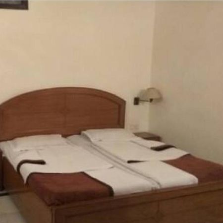 Mahalaxmi Plaza Hotel Faridabad Bagian luar foto