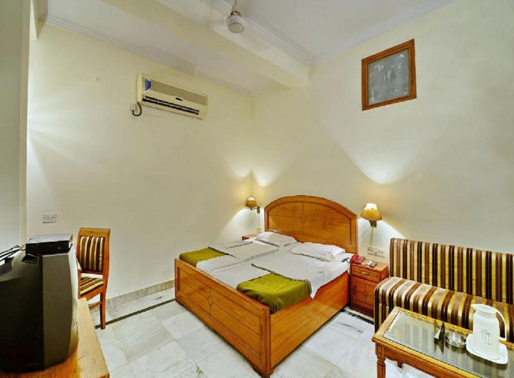 Mahalaxmi Plaza Hotel Faridabad Bagian luar foto