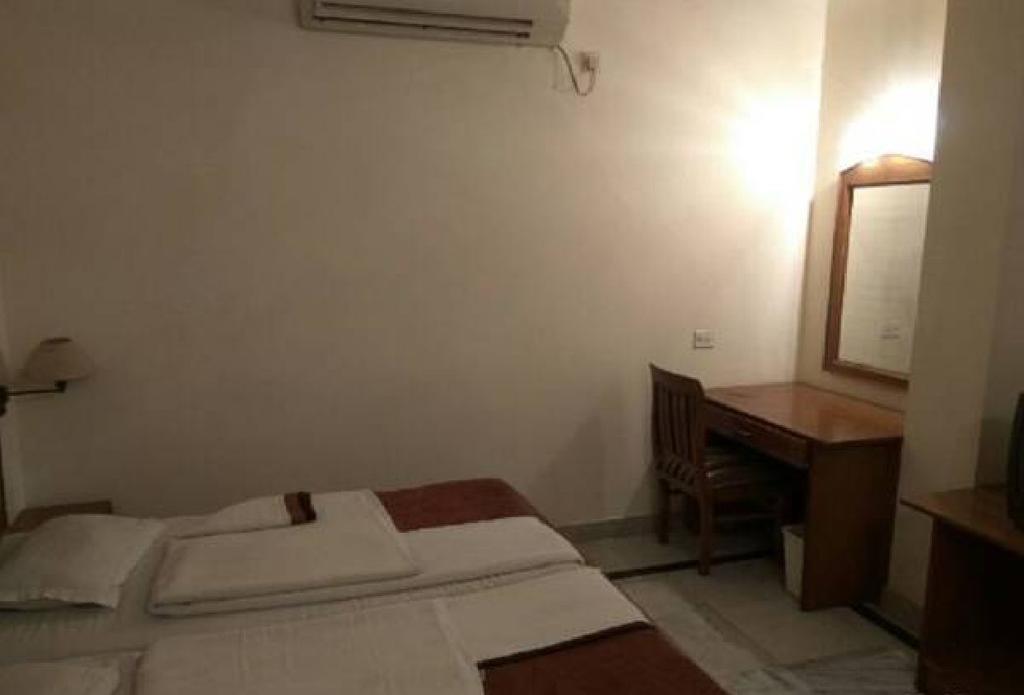 Mahalaxmi Plaza Hotel Faridabad Ruang foto