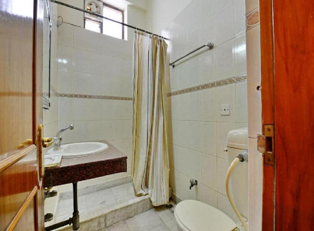 Mahalaxmi Plaza Hotel Faridabad Bagian luar foto