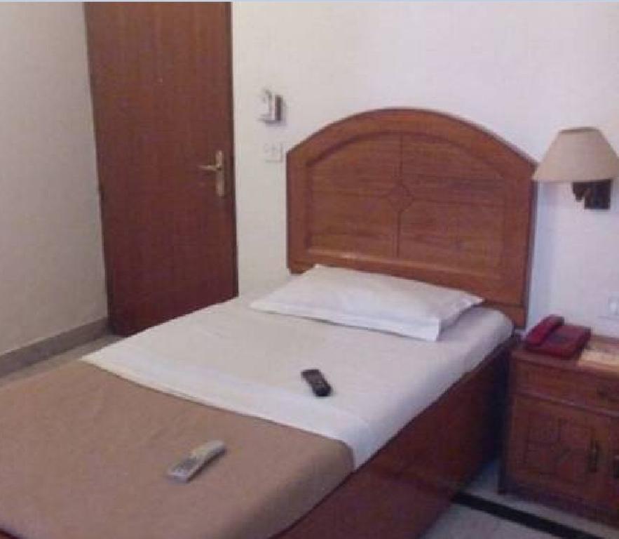 Mahalaxmi Plaza Hotel Faridabad Bagian luar foto